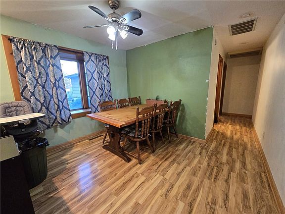 4th image of 204 N Burnett St
