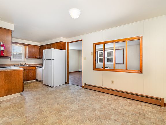 Kitchen/ Dining Area