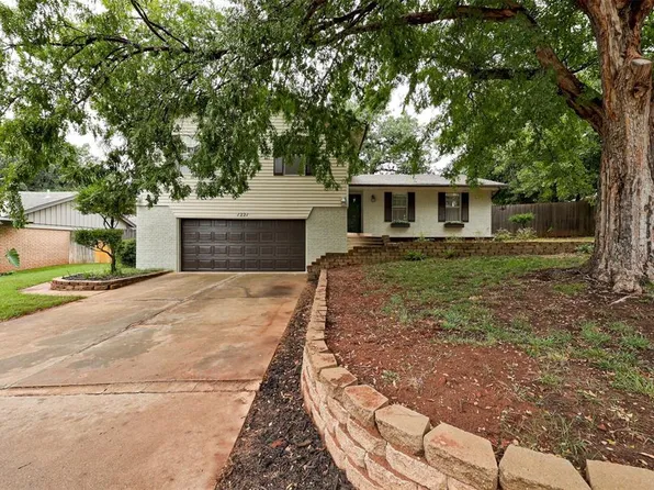 1221 Briarwood Dr, Edmond, OK 73034