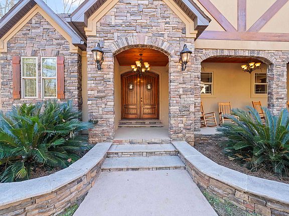 3rd image of 324 W River Bend Dr