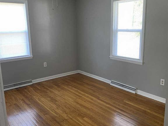 5th image of 617 Crittenden Dr
