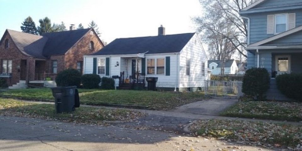 1st image of 918 E Irvington Ave