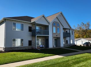 906 Fox Creek Drive, Watertown, WI 53098