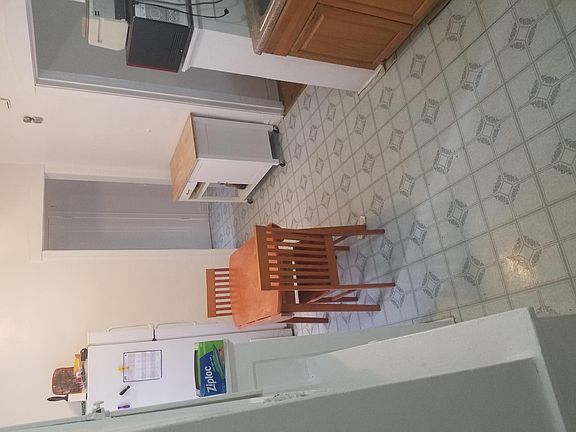 4th image of 3406 W Berteau Ave #2