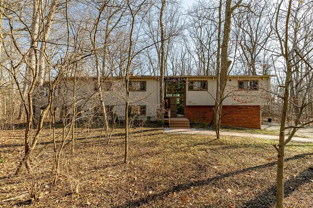 3946 Penberton Dr photo 1