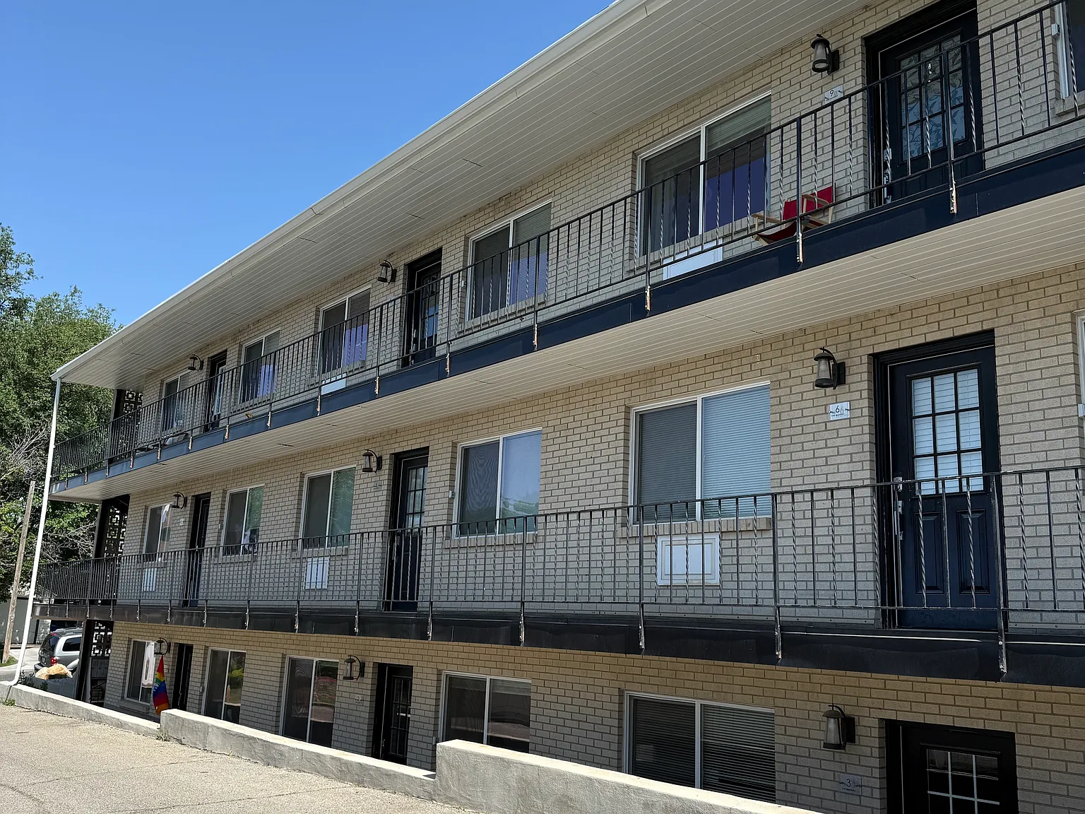 2 bed, 750 sqft, $1,700 — Photo 2