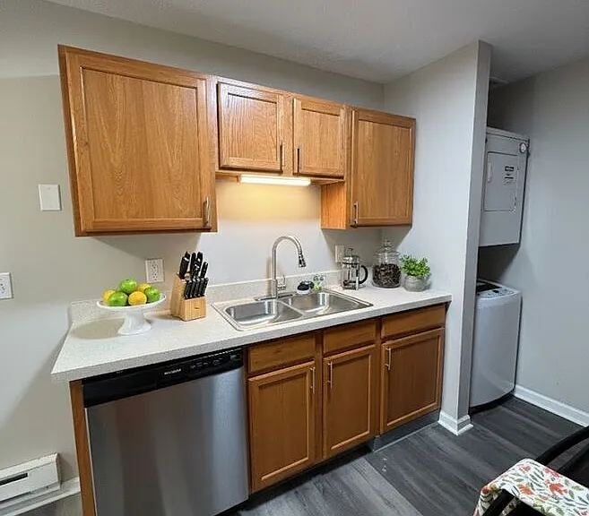 607 Pebble Pl #F — Photo 9