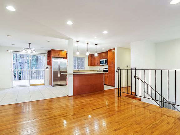 4th image of 4605 NW 82nd St