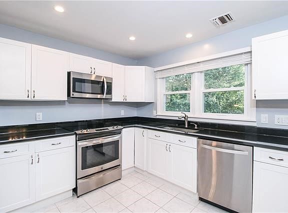 Kitchen also has new ss appliances