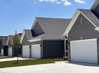 48389 Applegrove Ln, Chesterfield, MI 48051