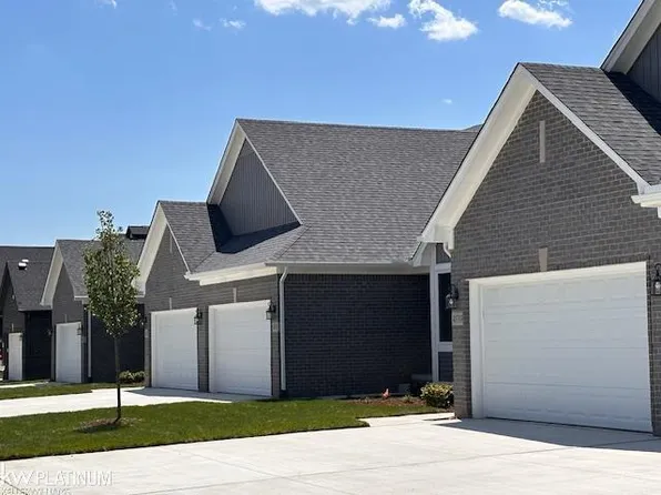 48389 Applegrove Ln, Chesterfield, MI 48051