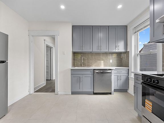 4th image of 149 Bidwell Ave #2