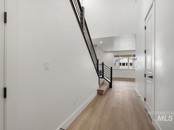 3rd image of 6102 N Senita Hills Ave
