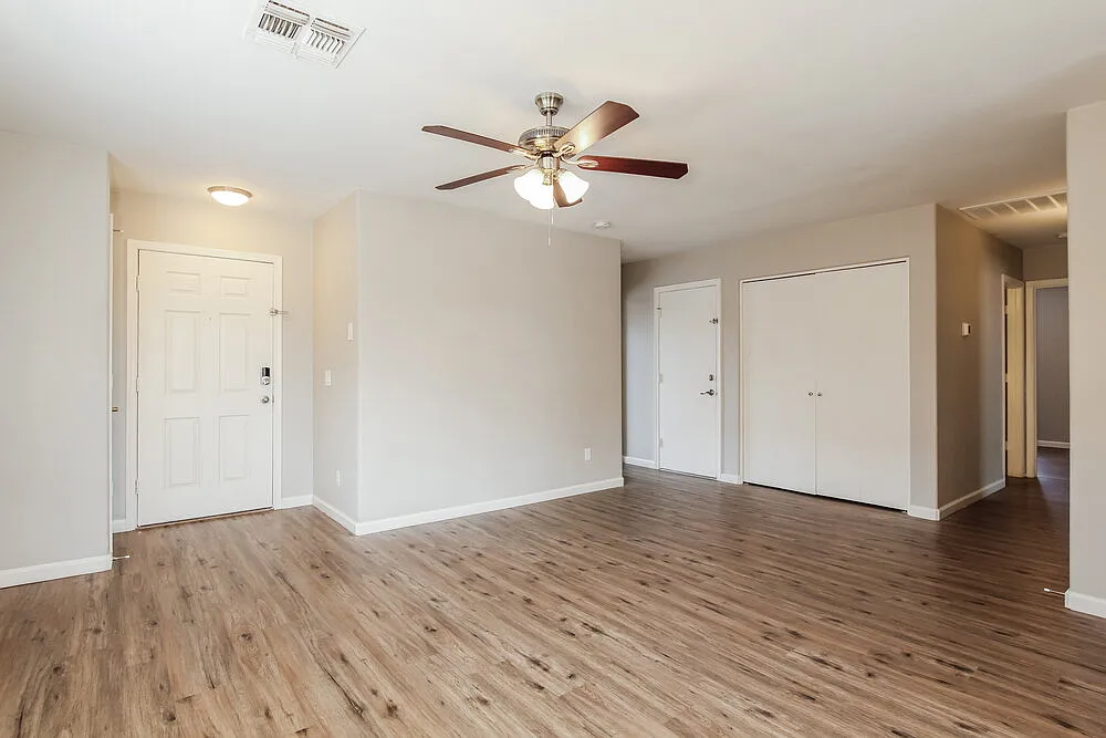 3 bed, 2.0 bath, 1182 sqft, $1,860 — Photo 3