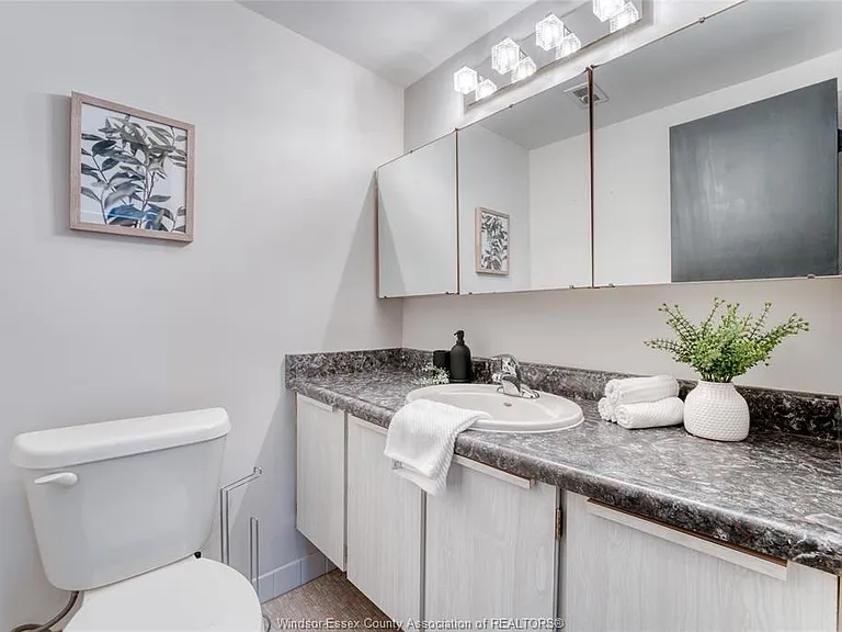2144 Pelissier St #402 — Photo 17