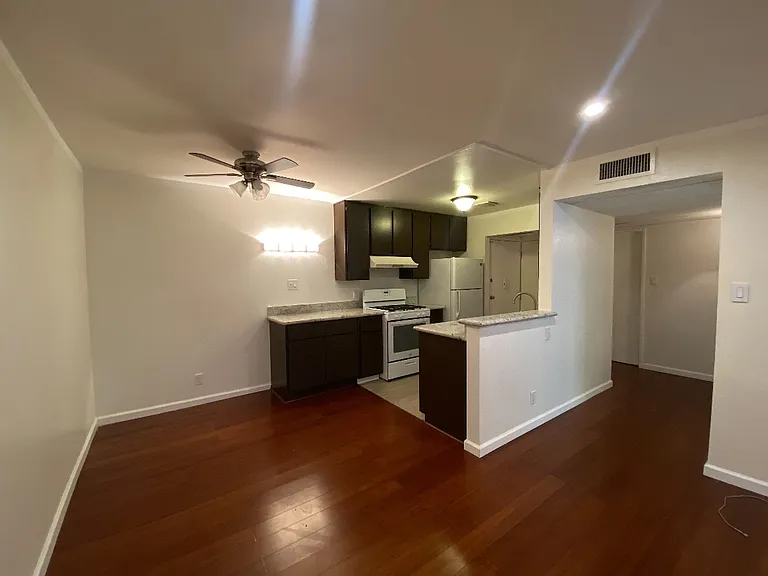 21000 Parthenia St #2 — Photo 5