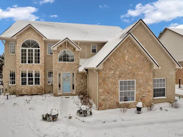 534 Bay Pointe Dr, Oxford, MI 48371