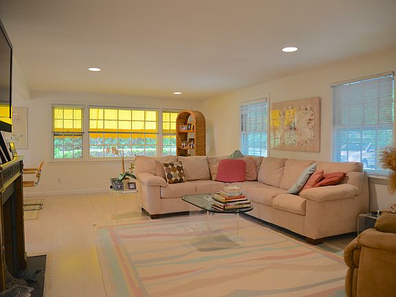 4th image of 200 Toylsome Ln