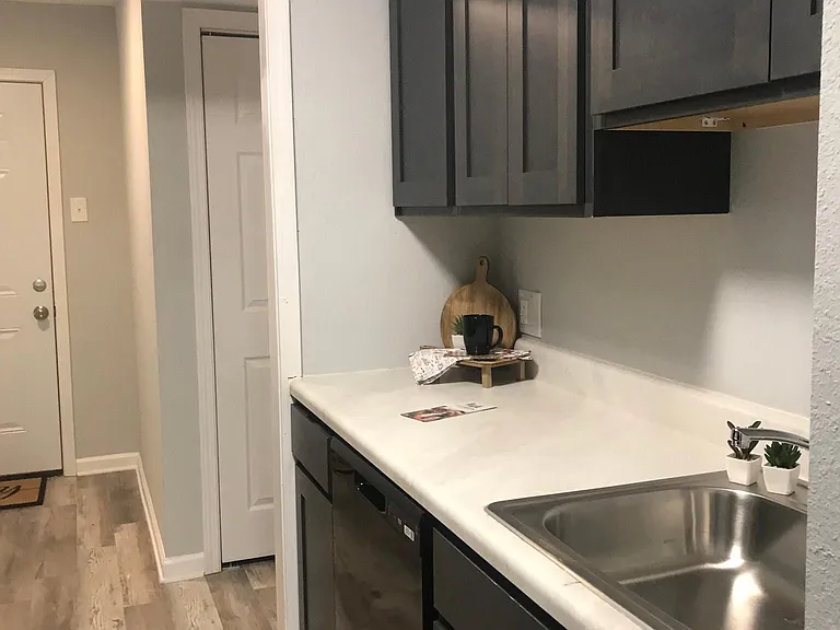 Cedarbrook Apartments — Photo 8