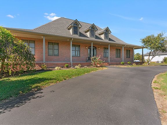 5th image of 160 Mann Rd