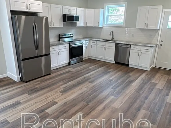 3860 Peru Rd, Dubuque, IA 52001