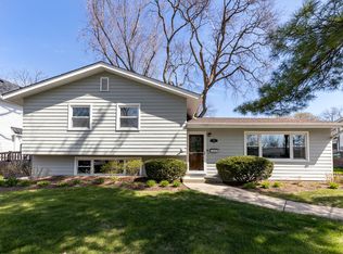 736 Willow Rd, Naperville, IL 60540