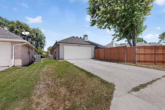 9881 Cambridge Dr — Photo 46