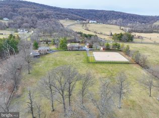 19744 Ridgeside Rd, Bluemont, VA 20135