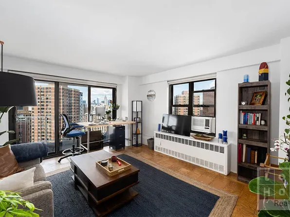 264 Broadway APT C2003, New York, NY 10002