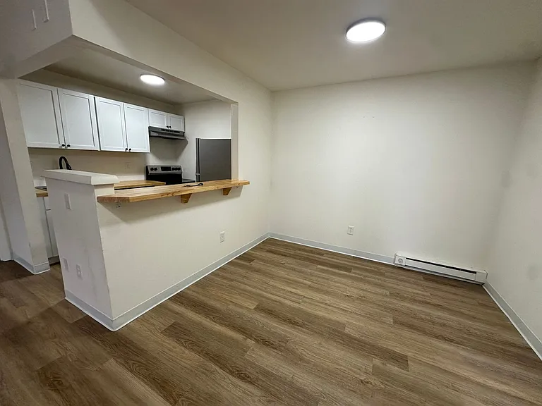 University Park Apartments near Cornell University — Photo 562