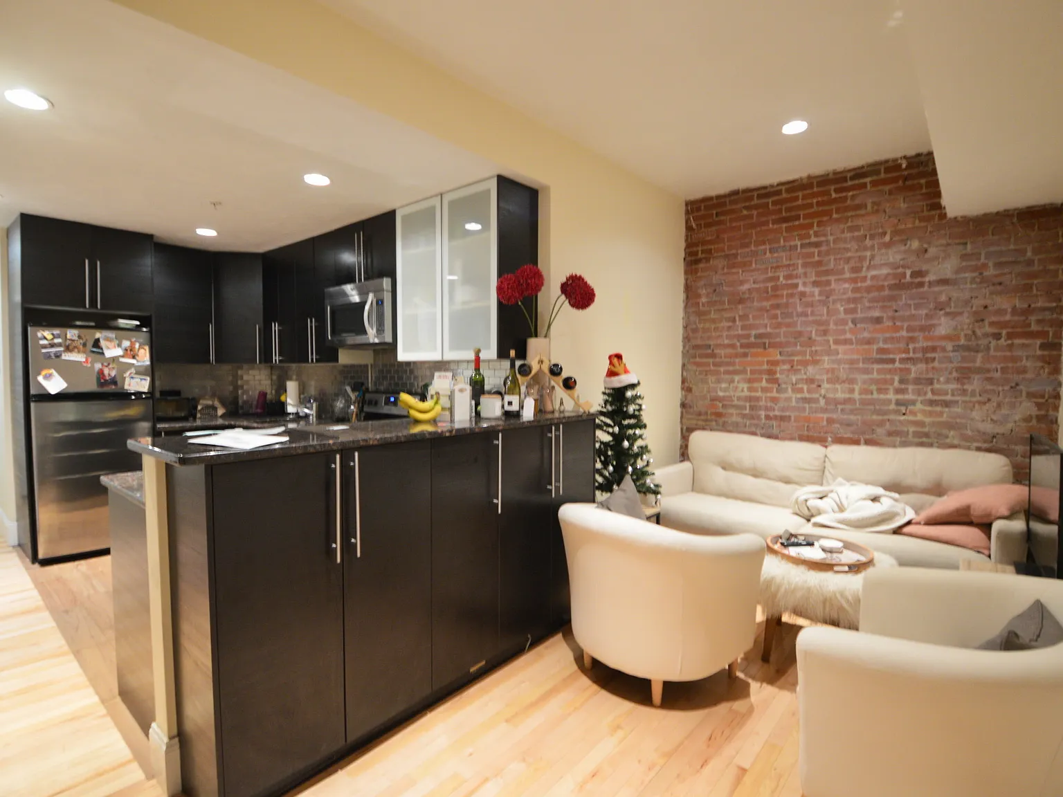 4 bed, 1500 sqft, $6,100 — Photo 2