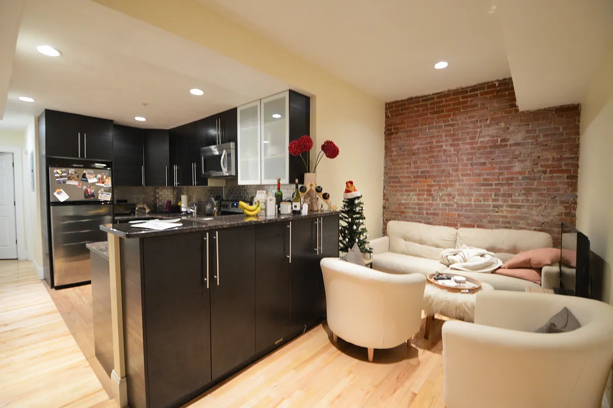 Building Photo - 1203 Beacon St #12