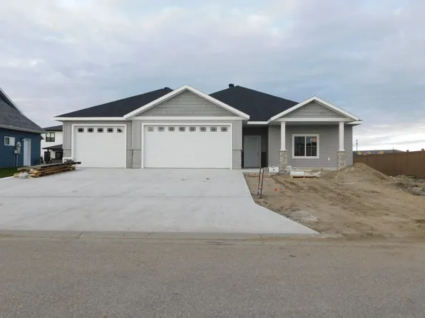 4203 Pine Pkwy S, Fargo, ND 58104