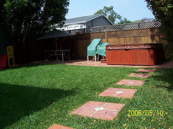 Backyard w. Jacuzzi +