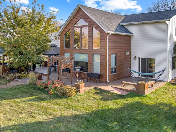 4310 Fernwood Dr, Bismarck, ND 58503