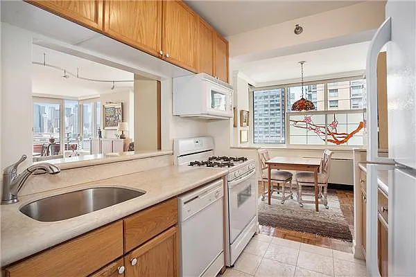 Rented by Weichert Manhattan Midtown | media 41