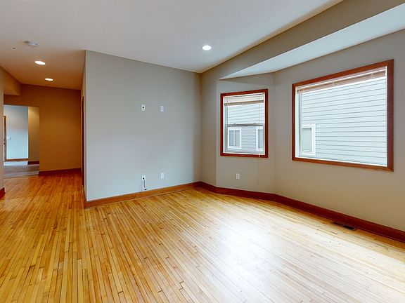 2nd image of 1018 16th Ave SE Unit 1
