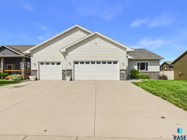 5413 S Sirocco Ave, Sioux Falls, SD 57108