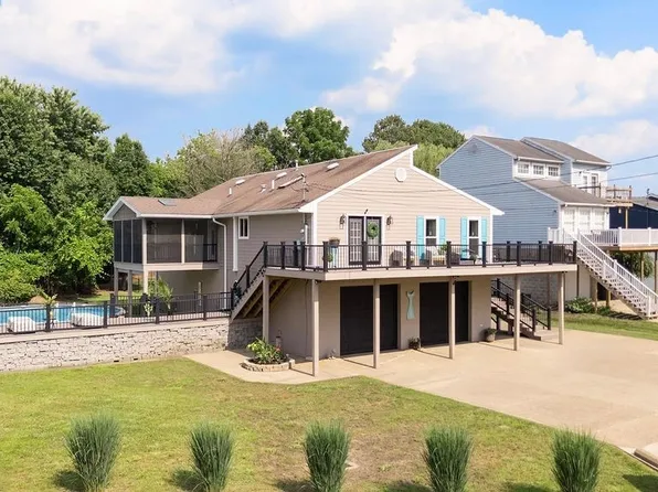 31 Anns Dr, Vienna, WV 26105