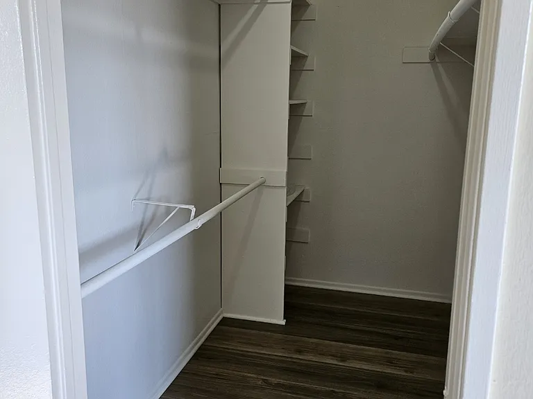 Kling Courtyard Apartments — Photo 13