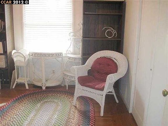 5th image of 84 Margaret Dr