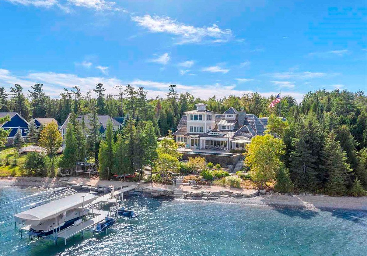 11180 Evergreen Ln, Charlevoix, MI 49720 | Zillow