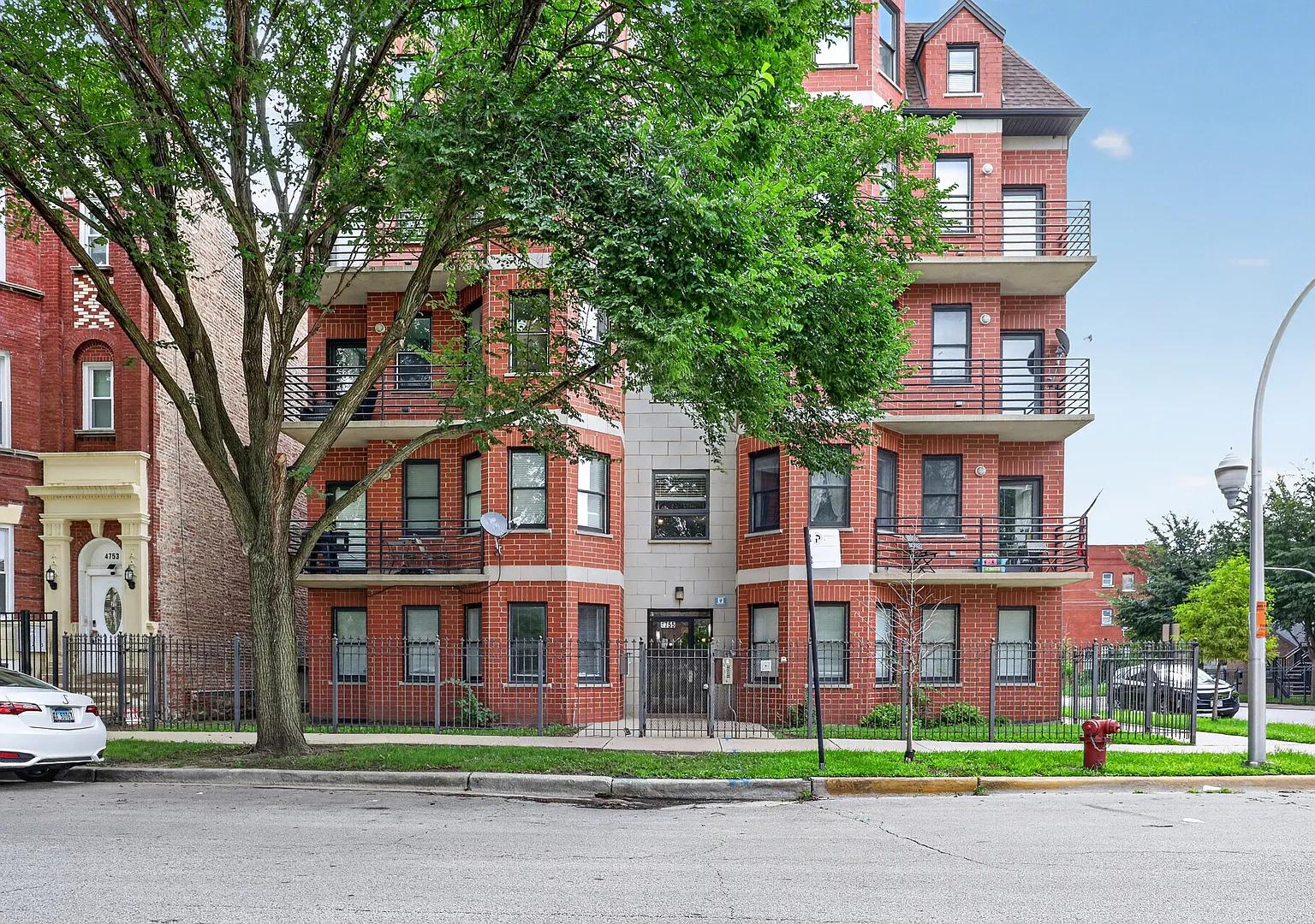 2 bed, 1200 sqft, $2,000 — Photo 3