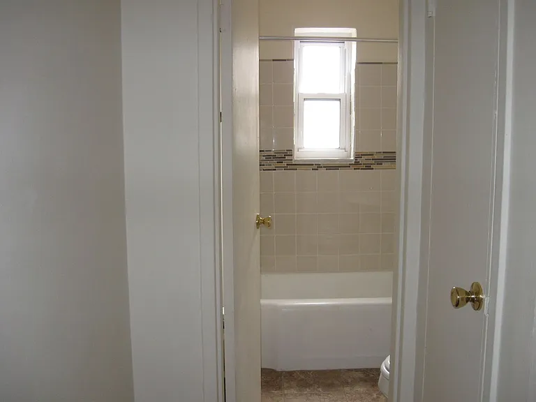 640 Southcrest Dr — Photo 6