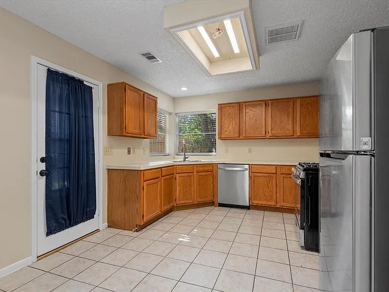 18182 Forest Cedars Dr — Photo 8