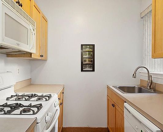 3rd image of 239 W 148th St APT 1S