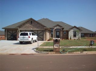 2413 SE 12th St, Moore, OK 73160