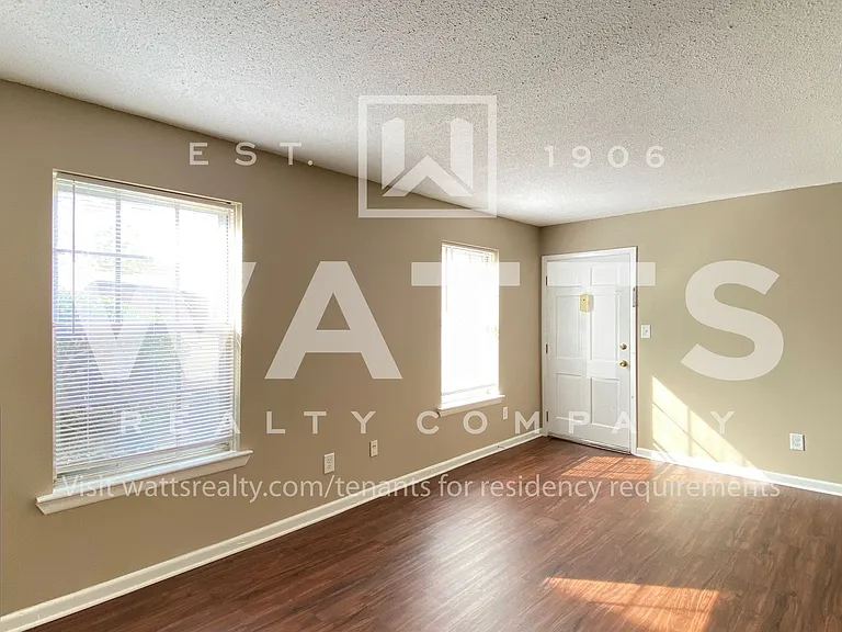 Club View Apartments — Photo 29