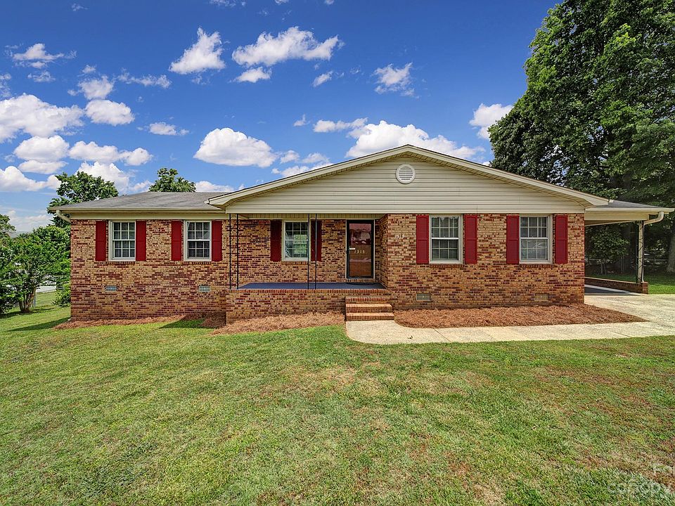 1st image of 1315 Shady Oak Trl