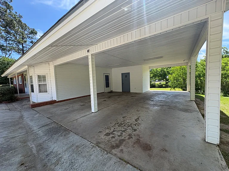 5620 Forest Ave — Photo 3